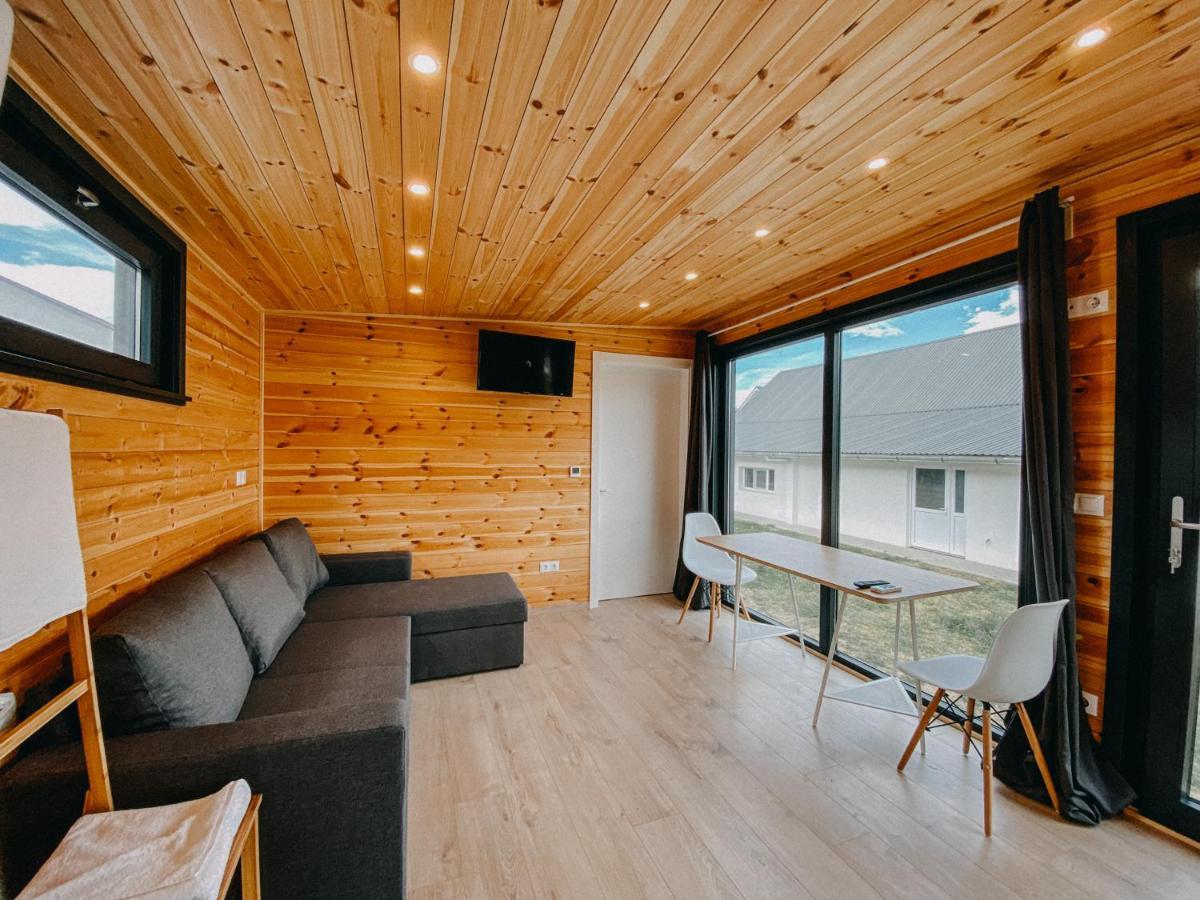 Pixel - Tiny Campus Villa Tîrgu Secuiesc Exteriör bild