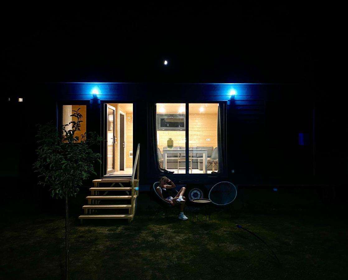 Pixel - Tiny Campus Villa Tîrgu Secuiesc Exteriör bild