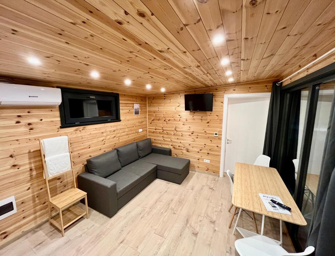 Pixel - Tiny Campus Villa Tîrgu Secuiesc Exteriör bild