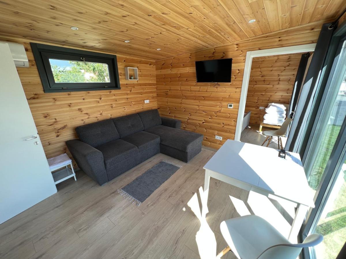 Pixel - Tiny Campus Villa Tîrgu Secuiesc Exteriör bild