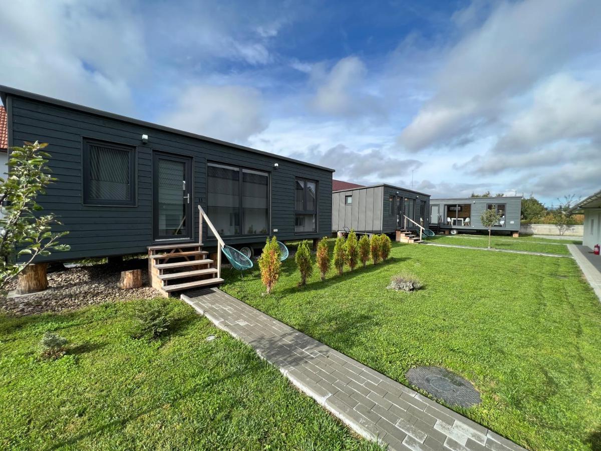 Pixel - Tiny Campus Villa Tîrgu Secuiesc Exteriör bild