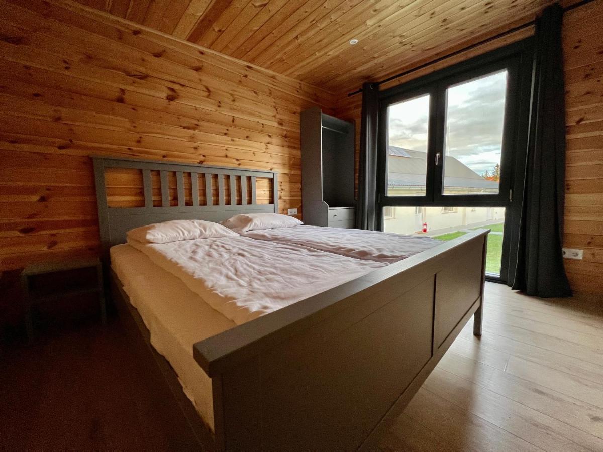Pixel - Tiny Campus Villa Tîrgu Secuiesc Exteriör bild