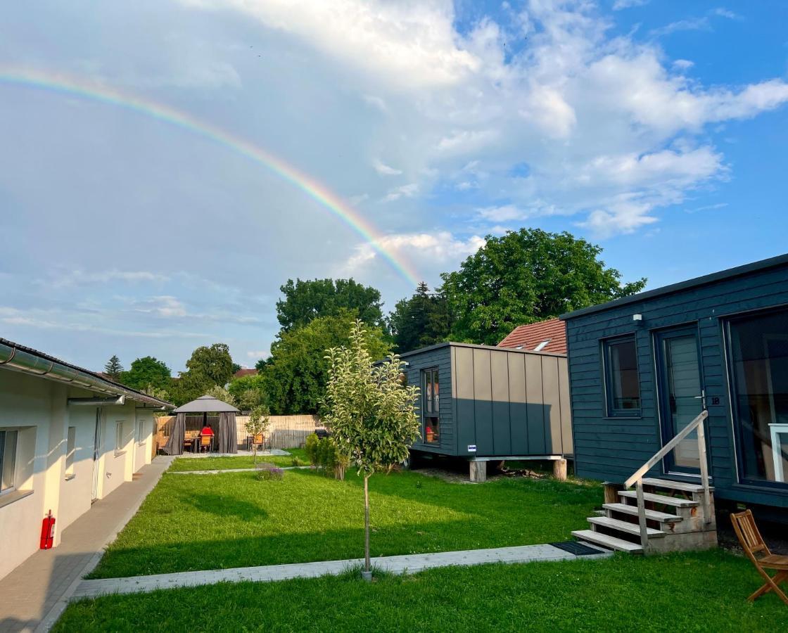Pixel - Tiny Campus Villa Tîrgu Secuiesc Exteriör bild