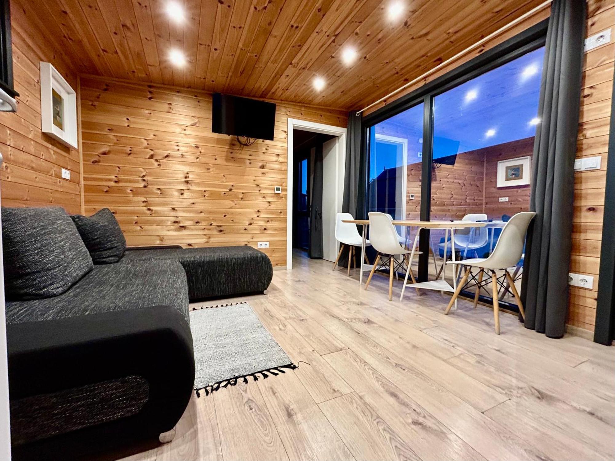 Pixel - Tiny Campus Villa Tîrgu Secuiesc Exteriör bild